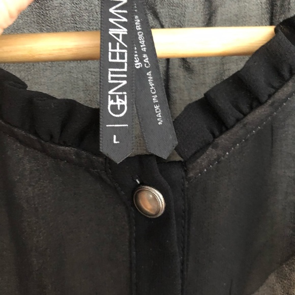 Gentle fawn sleeveless blouse - Picture 2 of 3